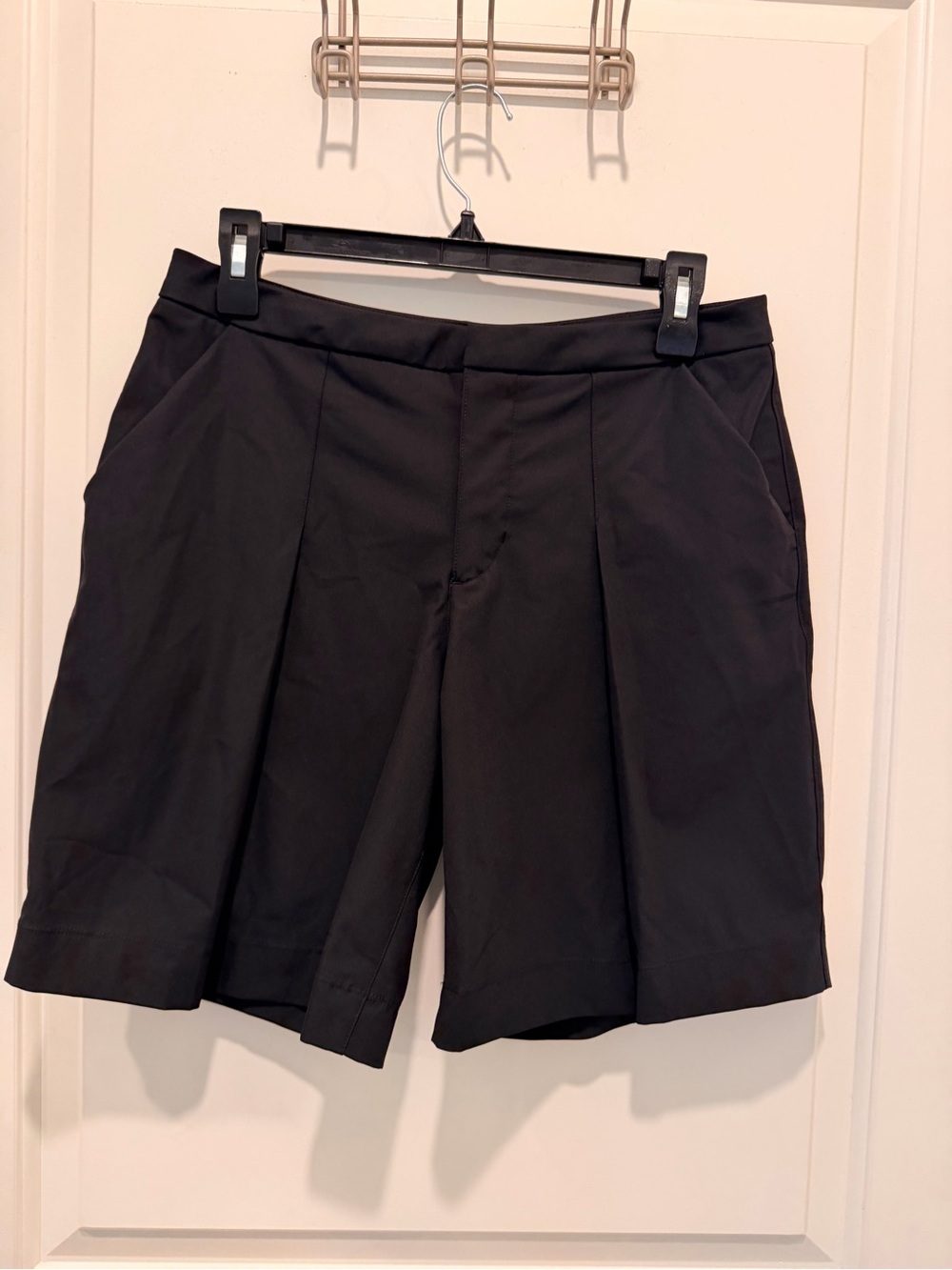 Lululemon Pleat-Front High-Rise Trouser Size 8 Black
Shorts